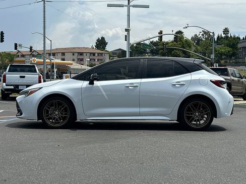 Used 2024 Toyota Corolla SE w/ SE Package FWD image 2