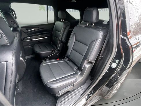 Used 2025 Chevrolet Traverse LT image 24