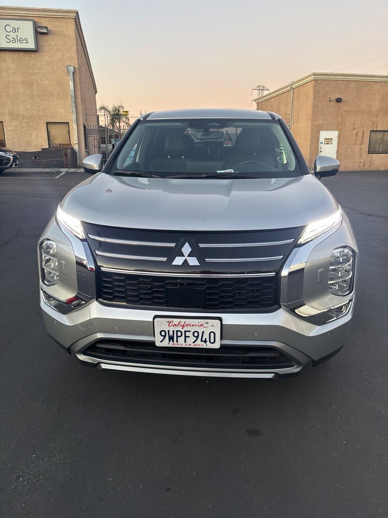 Used 2025 Mitsubishi Outlander SE AWD/4WD image 2