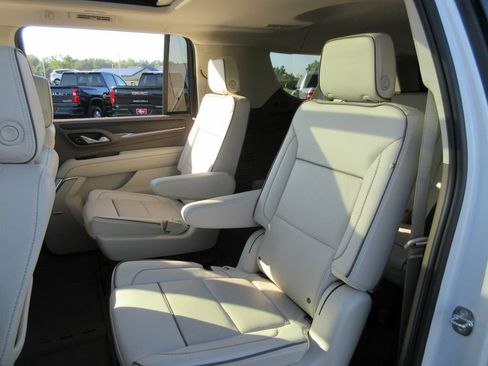 Used 2023 GMC Yukon XL Denali AWD/4WD image 25