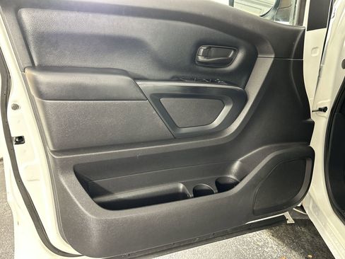 Used 2019 Nissan Titan S image 33