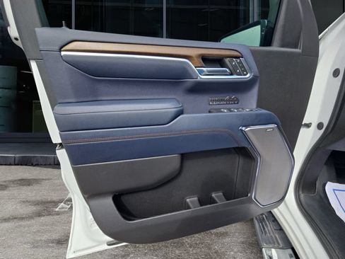 Used 2024 Chevrolet Silverado 1500 High Country w/ Technology Package AWD/4WD image 18
