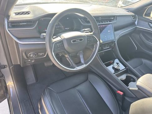 Used 2025 Jeep Grand Cherokee L Limited w/ Black Appearance Package image 23