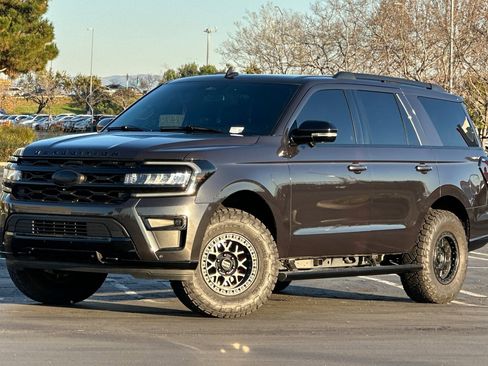 Used 2024 Ford Expedition Limited image 8