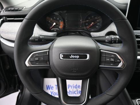 Used 2022 Jeep Compass Latitude AWD/4WD image 10