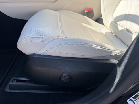 Used 2024 Mercedes-Benz GLC 300 4MATIC image 17