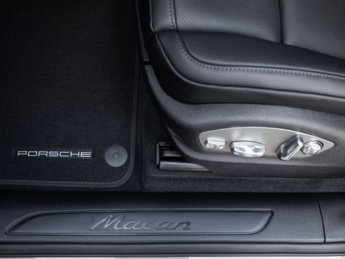 Certified 2026 Porsche Macan AWD/4WD image 21