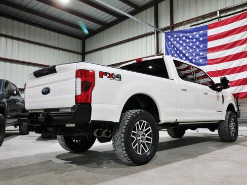 Used 2019 Ford F250 Lariat w/ Lariat Ultimate Package AWD/4WD image 11