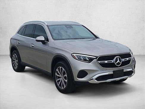 Used 2024 Mercedes-Benz GLC 300 image 3