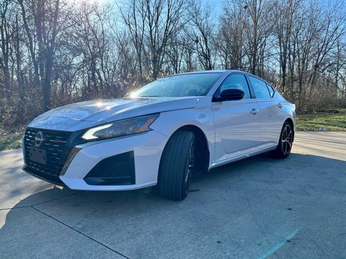 Used 2024 Nissan Altima 2.5 SR image 2