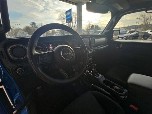 Used 2023 Jeep Gladiator Willys image 10