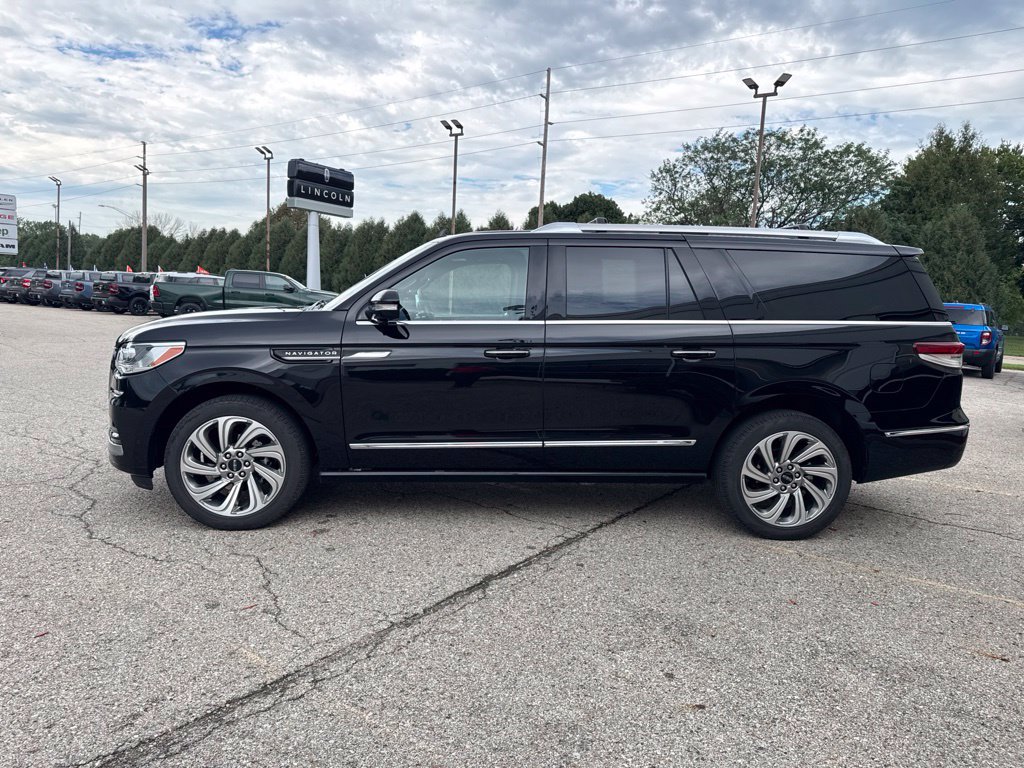 Used 2024 Lincoln Navigator L Reserve AWD/4WD image 6