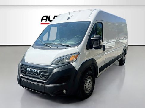 Used 2024 RAM ProMaster 2500 w/ Convenience Group FWD image 3