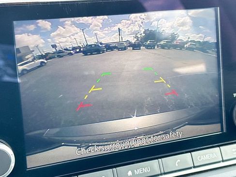 Used 2024 Nissan Rogue SV FWD image 13