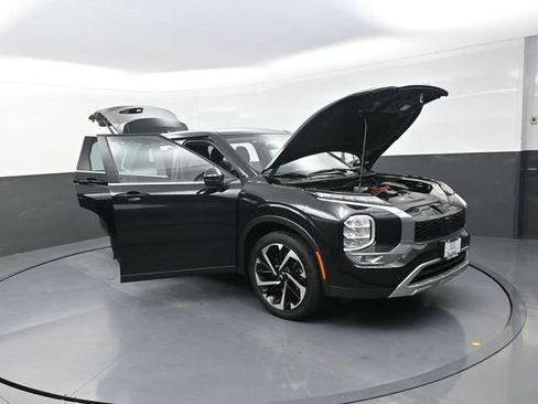 Used 2023 Mitsubishi Outlander SE image 27