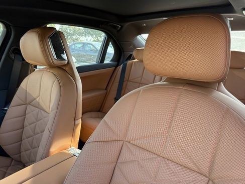 New 2026 BMW 740i w/ Premium Package image 18