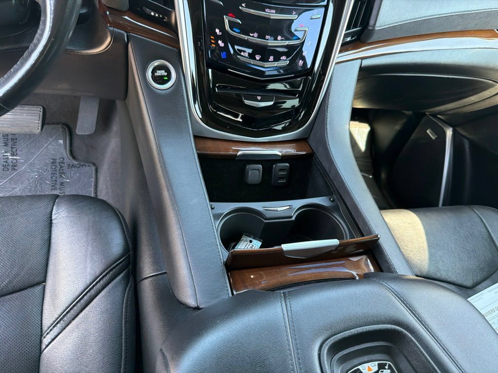Used 2020 Cadillac Escalade ESV Premium Luxury w/ Escalade Sport Edition AWD/4WD image 20