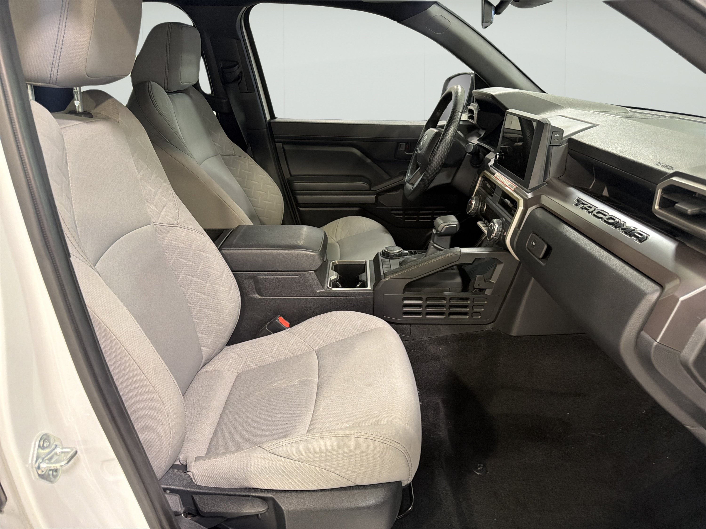Used 2025 Toyota Tacoma SR5 AWD/4WD image 13