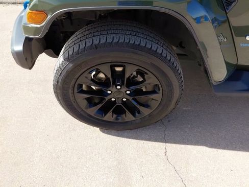 Used 2023 Jeep Wrangler Unlimited Sahara w/ Cold Weather Group image 34