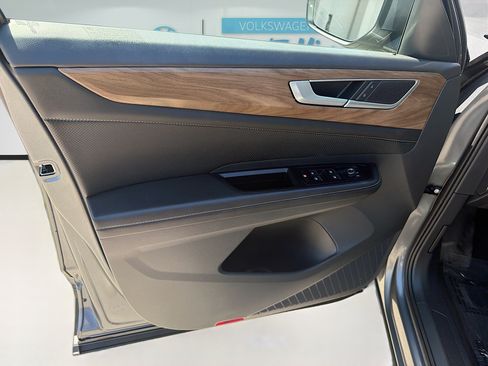 Certified 2025 Volkswagen Atlas SE FWD image 19