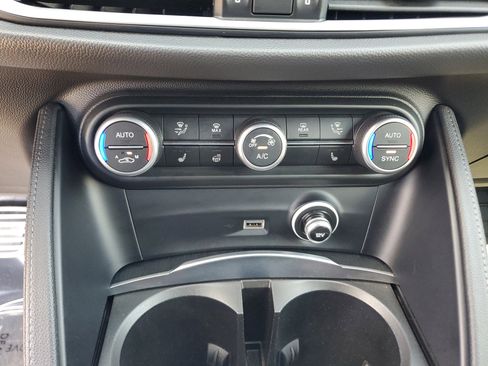 Used 2022 Alfa Romeo Stelvio Sprint RWD image 25