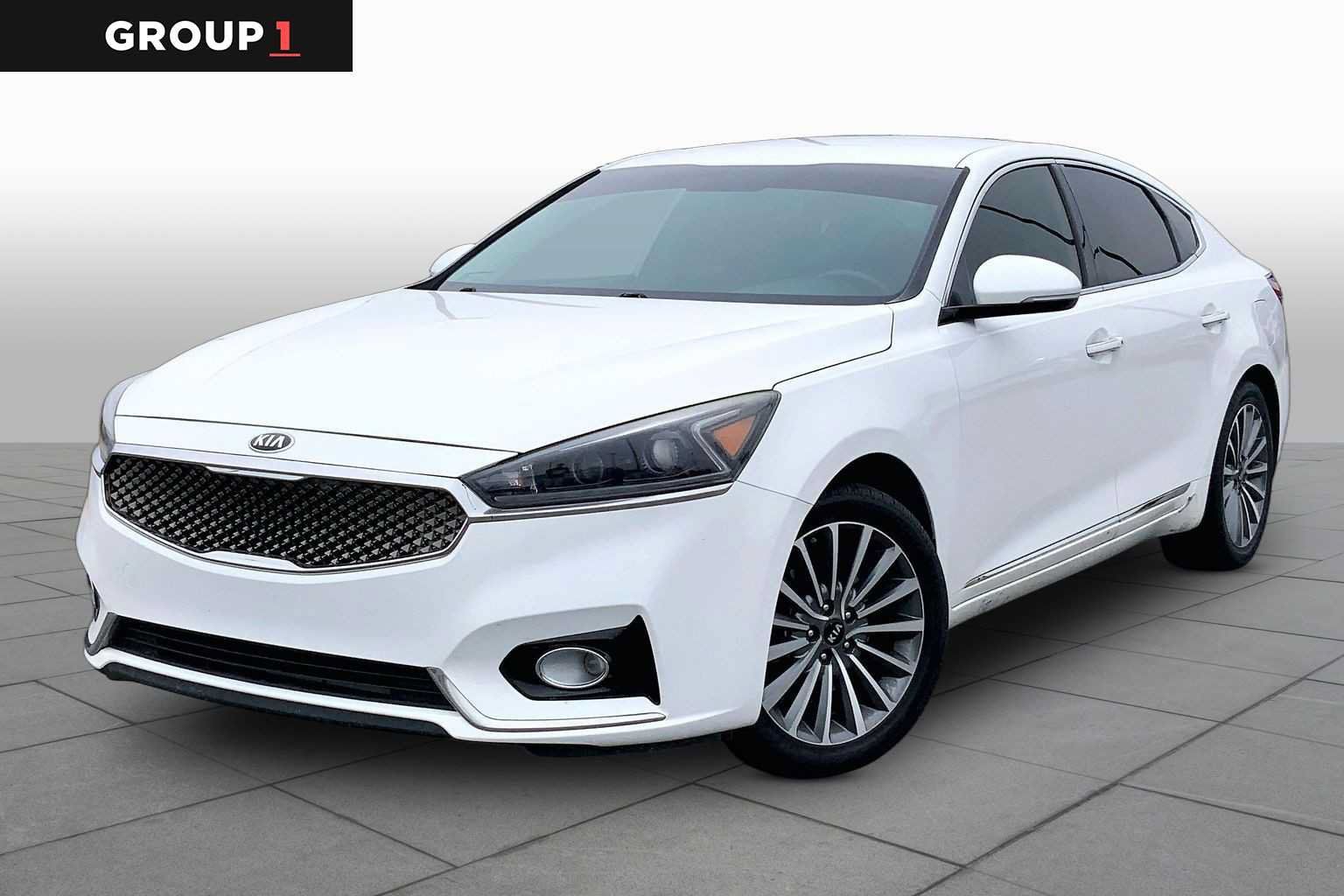 Used 2017 Kia Cadenza Premium w/ Luxury Package FWD image 1