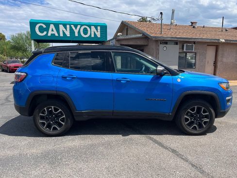 Used 2018 Jeep Compass Trailhawk w/ Leather Interior Group AWD/4WD image 2