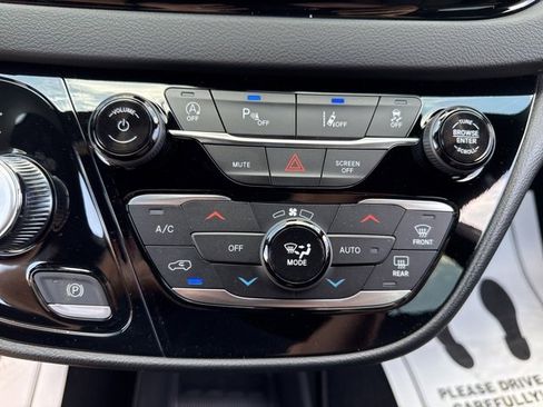 New 2026 Chrysler Voyager LX image 40