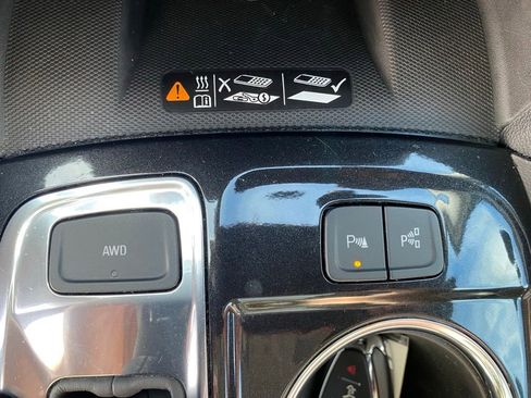 Used 2023 Chevrolet Equinox Premier AWD/4WD image 19