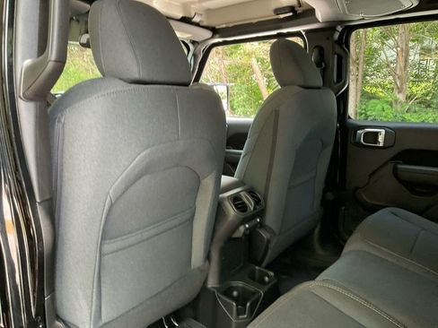 New 2025 Jeep Gladiator Sport image 31