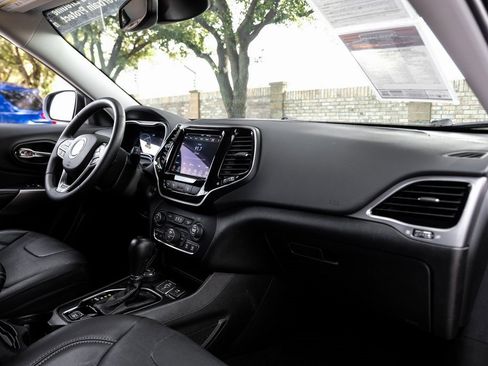 Used 2021 Jeep Cherokee Limited w/ Mopar Interior Package image 24