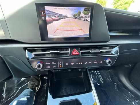 Used 2025 Kia Niro LX FWD image 23