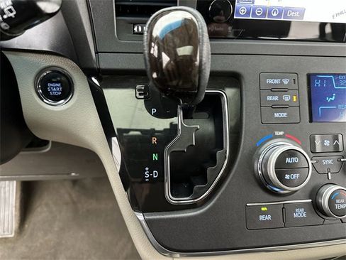 Used 2015 Toyota Sienna XLE image 20