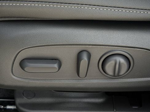 New 2026 Chevrolet Trax ACTIV w/ Sunroof Package FWD image 24