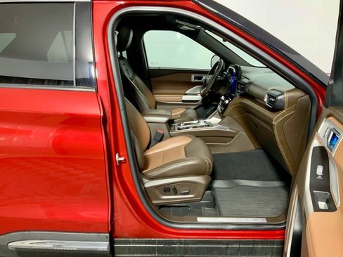 Used 2021 Ford Explorer King Ranch w/ Premium Technology Package image 35