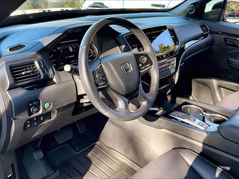 Used 2024 Honda Passport Black Edition image 17