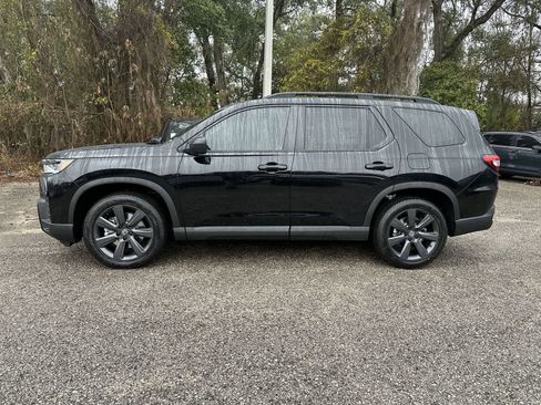 New 2026 Honda Pilot Sport image 3