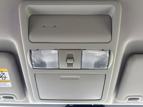 Certified 2025 Nissan Frontier SV w/ SV Convenience Package RWD image 27