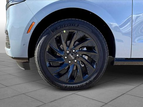 New 2025 Lincoln Navigator Reserve w/ Jet Appearance Package AWD/4WD image 11