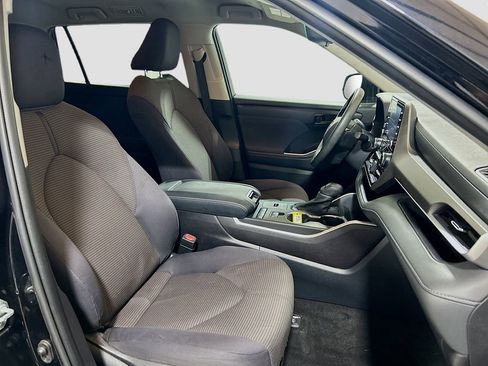 Used 2022 Toyota Highlander L FWD image 25