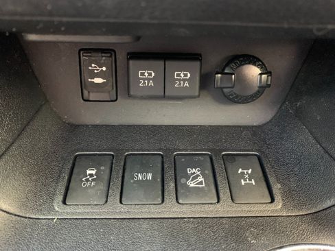 Used 2019 Toyota Highlander SE AWD/4WD image 21