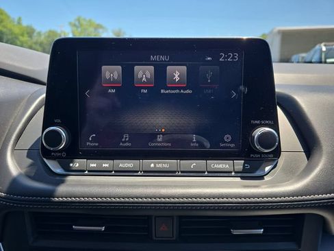 Used 2025 Nissan Rogue SV FWD image 27