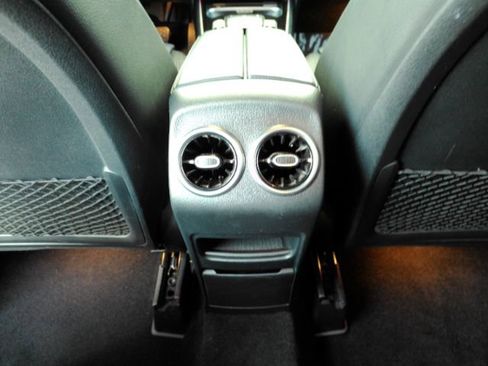 Used 2020 Mercedes-Benz GLB 250 w/ Premium Package image 30