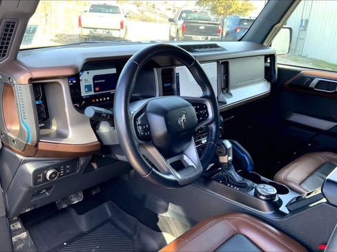 Certified 2022 Ford Bronco Outer Banks w/ Sasquatch Package image 16