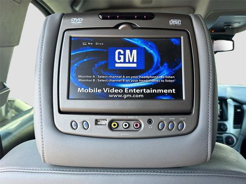 Used 2017 Chevrolet Suburban LT w/ Luxury Package RWD image 39