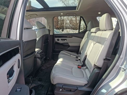 Used 2025 Honda Pilot Touring image 10