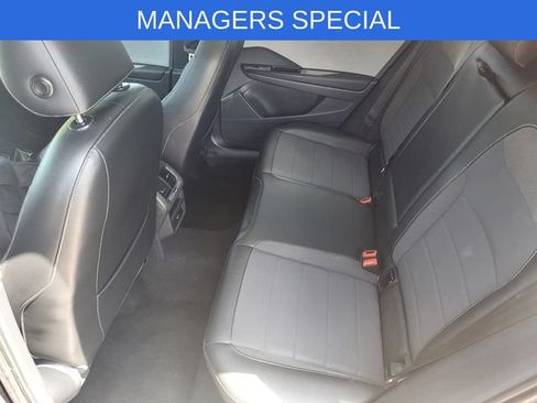 Used 2023 Volkswagen Taos SE w/ Panoramic Sunroof Package FWD image 21