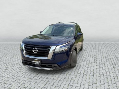 Certified 2024 Nissan Pathfinder Platinum w/ Cargo Package AWD/4WD image 3