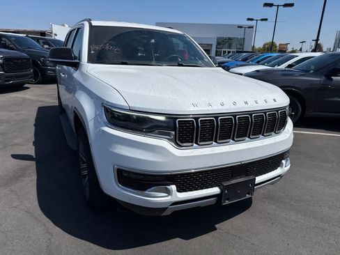 Used 2024 Jeep Wagoneer Series II w/ Flexible Seating Group AWD/4WD image 9