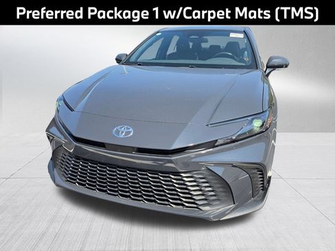 Used 2025 Toyota Camry SE FWD image 3